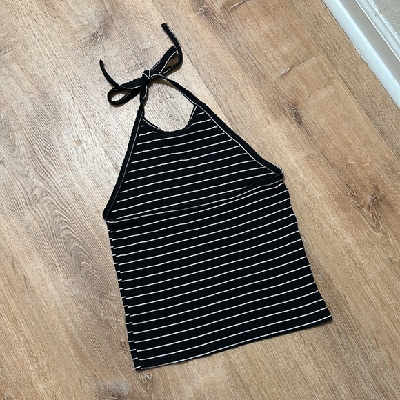 AMERICAN EAGLE | Black and White Striped Halter Top - Picture 2 of 3
